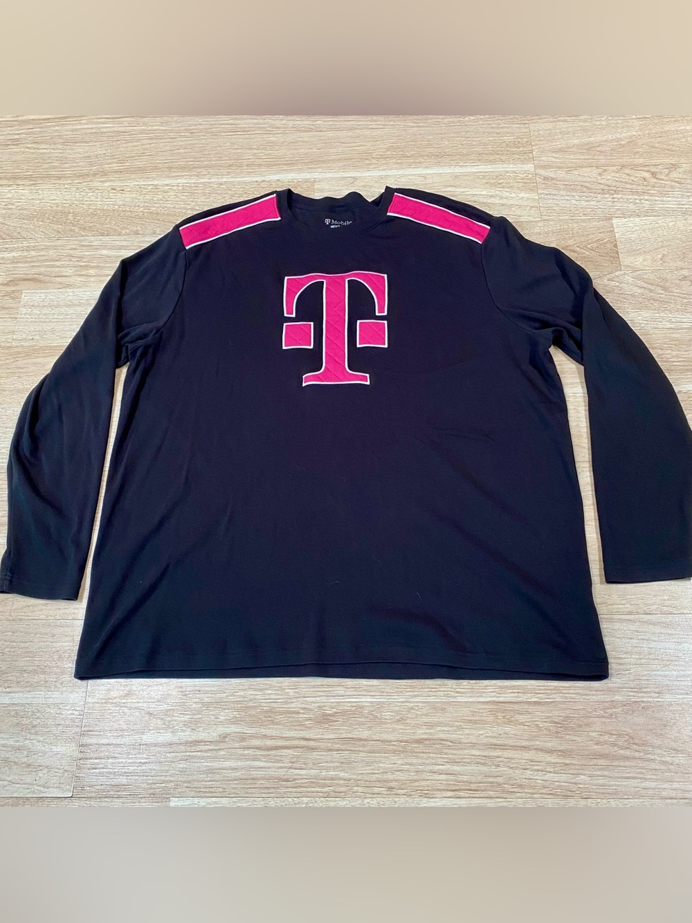 T-Mobile T-Shirt Men’s 2XL Black & Pink Long Sleeve Employee Workwear Tee Shirt